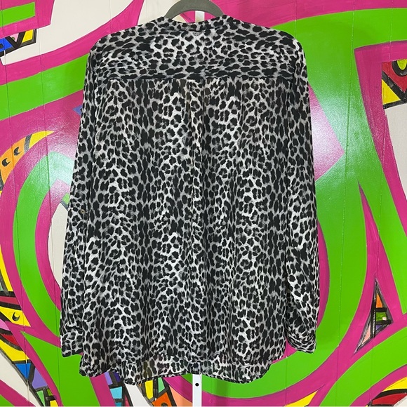 Jaclyn Smith Black and White Leopard Button Down Shirt - Picture 8 of 8